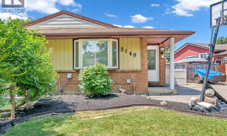 3149 Elmwood Crescent