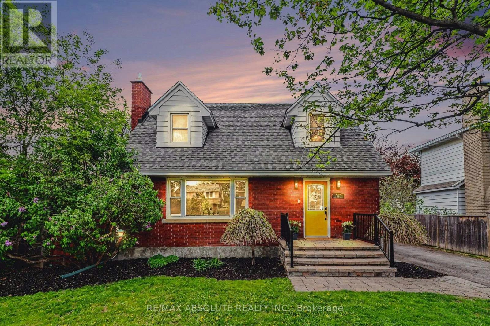 805 Smyth Road, Ottawa, ON, K1G 1P2