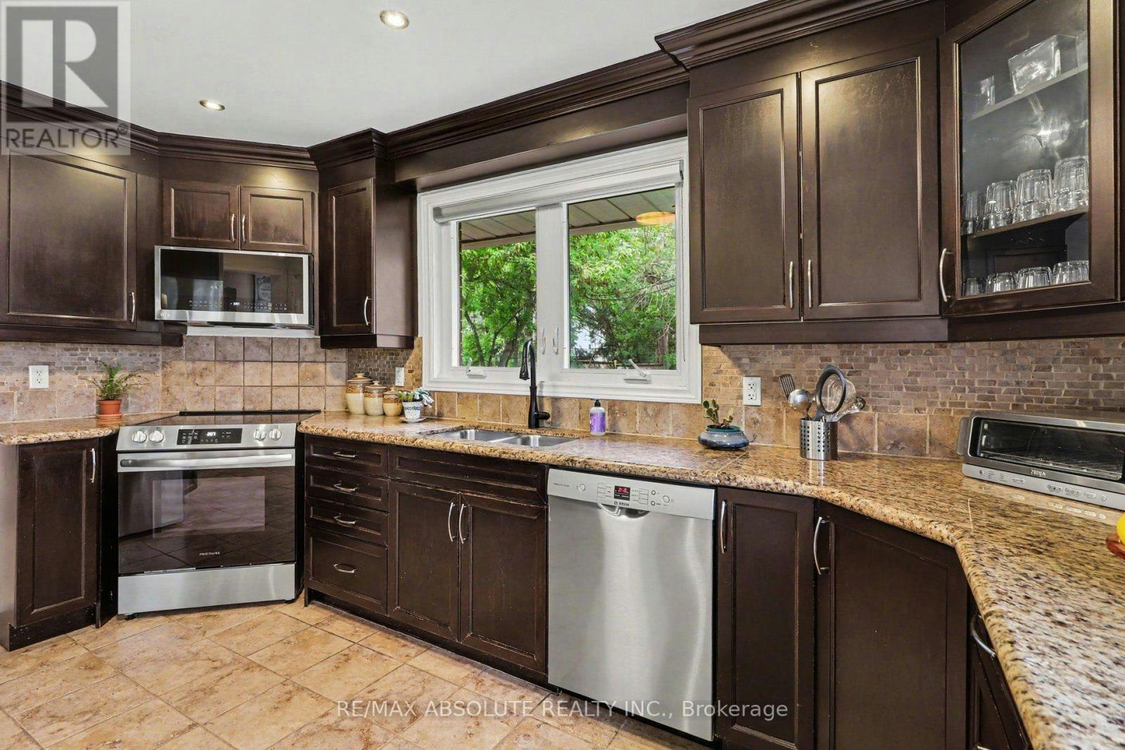 805 Smyth Road, Ottawa, ON, K1G 1P2 - 16