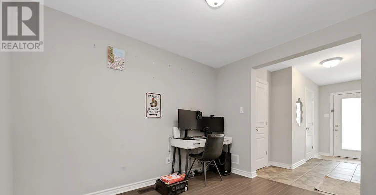 216 Dragonfly Walk, Ottawa, ON, K1W 0J8 - 4