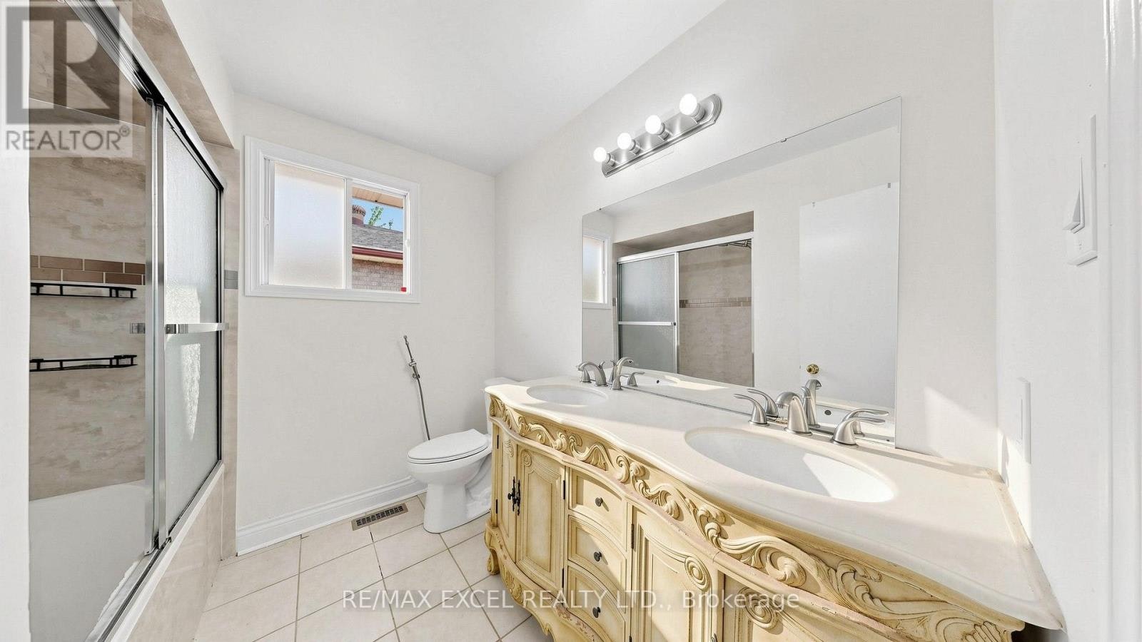 21 Mary Gapper Crescent, Richmond Hill, ON, L4C 7L9 - 44