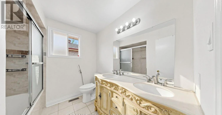 21 Mary Gapper Crescent, Richmond Hill, ON, L4C 7L9 - 44