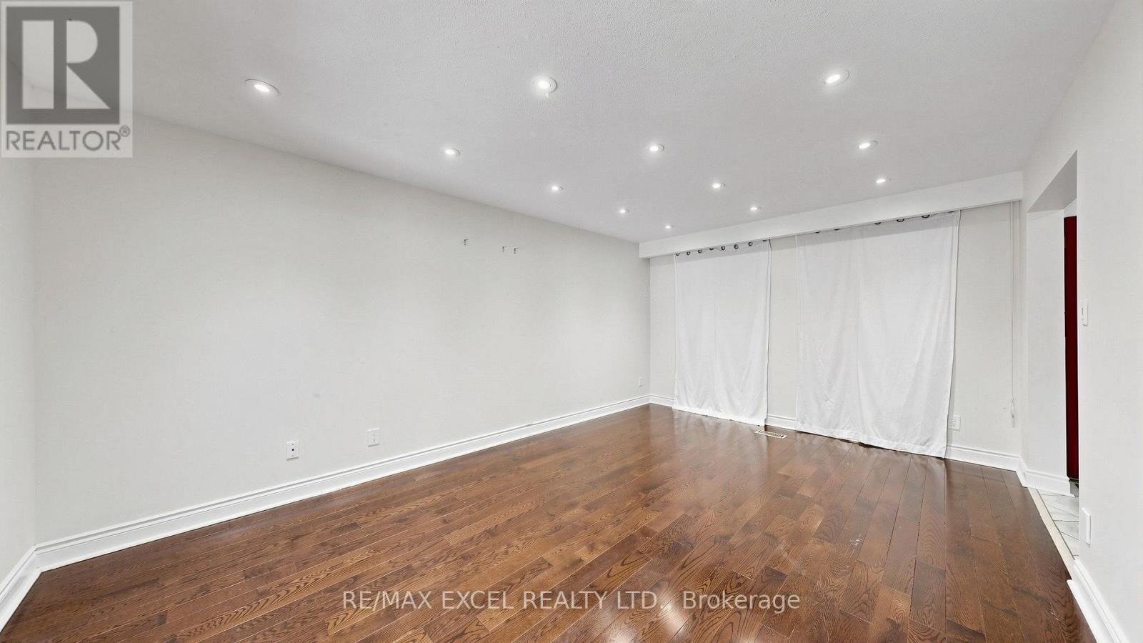 21 Mary Gapper Crescent, Richmond Hill, ON, L4C 7L9 - 24