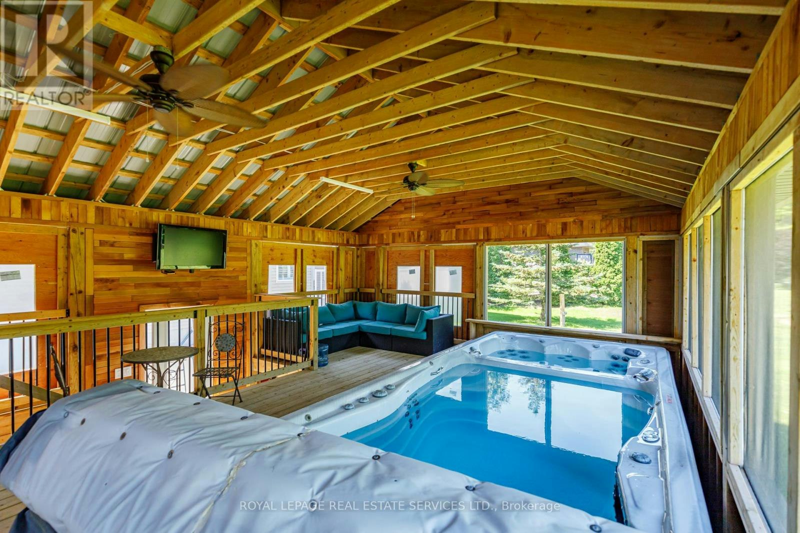 2 Alexandra Lane, Wasaga Beach, ON, L9Z 1N5