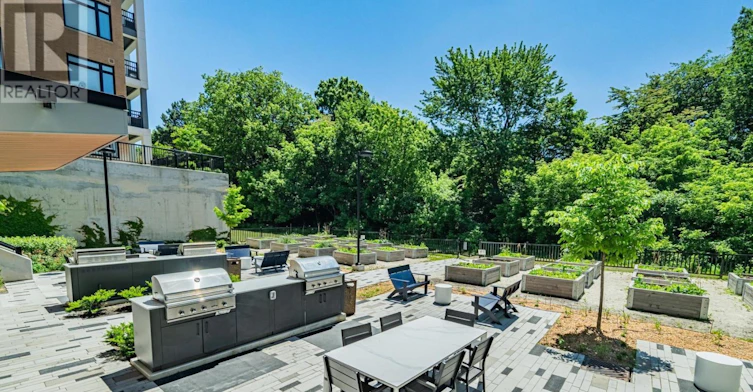 210-160 Canon Jackson Drive, Toronto, ON, M6M 0B6 - 18