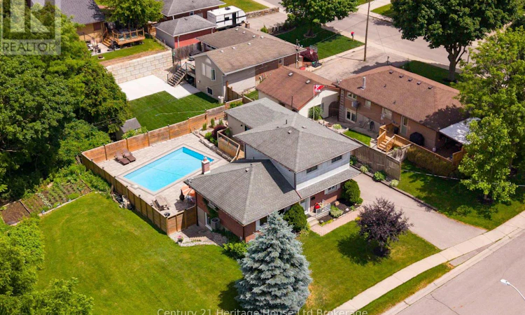 462 Rivercrest Drive