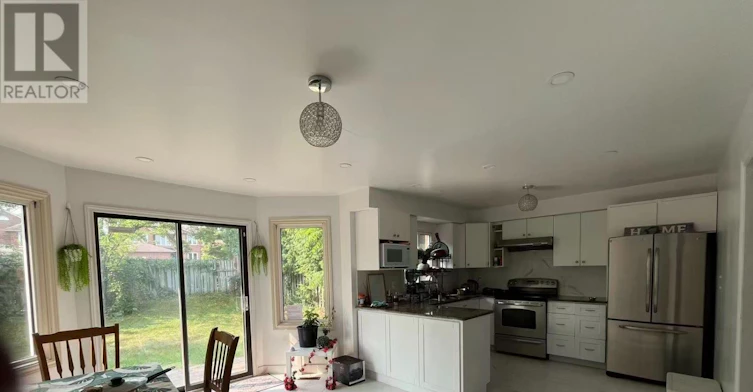 MAIN-60 Normandy Crescent, Richmond Hill, ON, L4C 8L7
