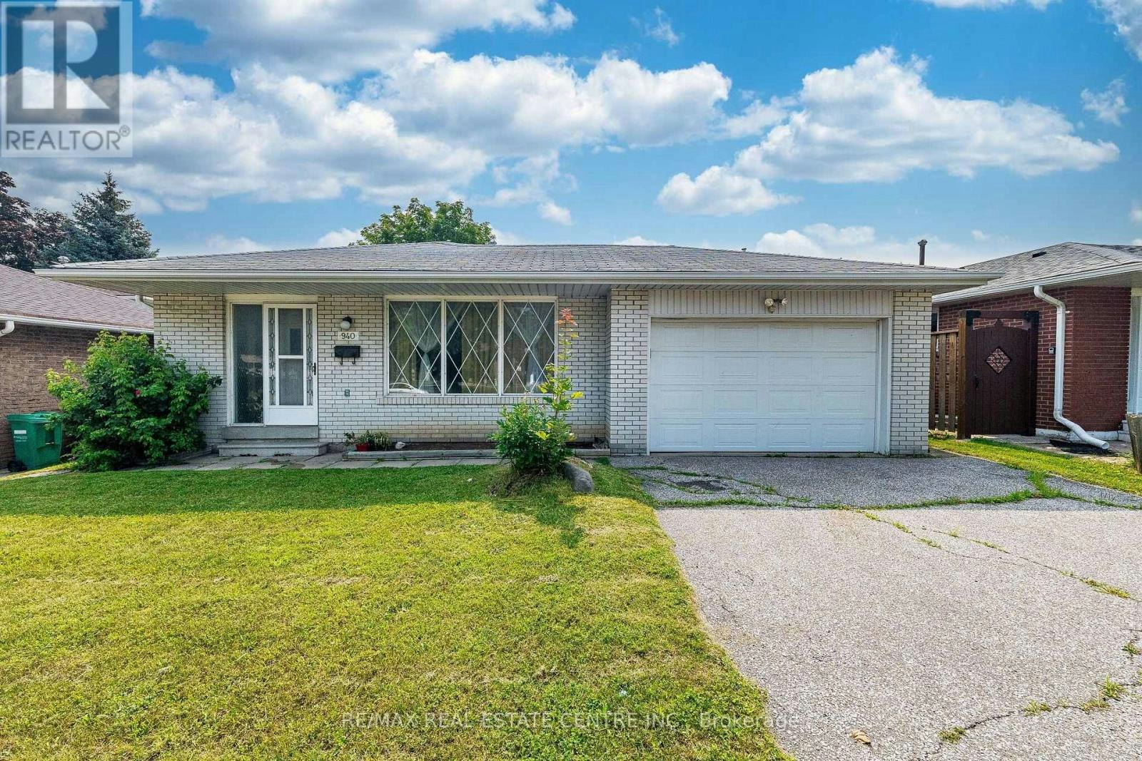 940 Bloor Street, Mississauga, ON, L4Y 2N1
