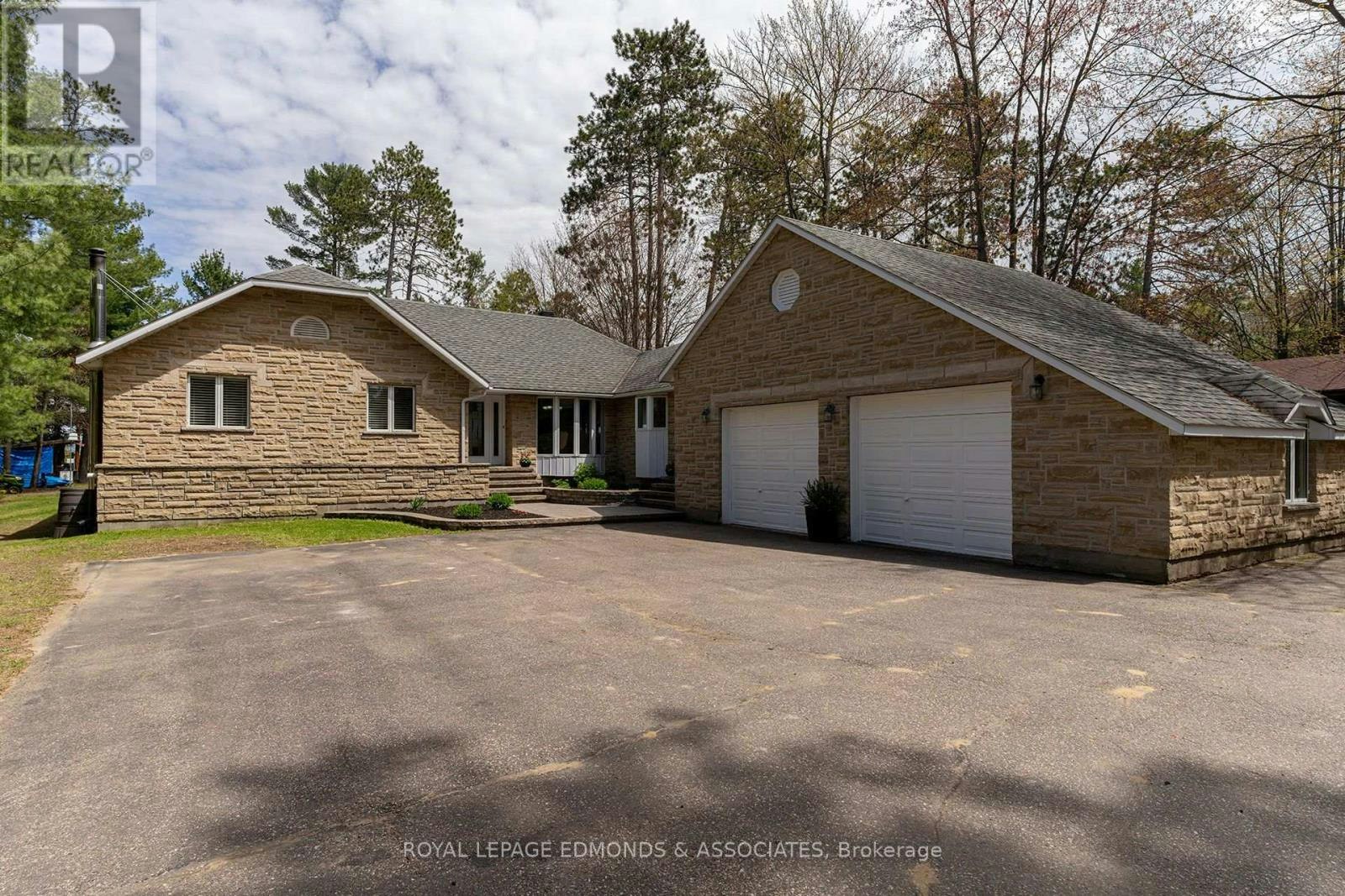 39 Selley Street, Petawawa, ON, K8H 3G9