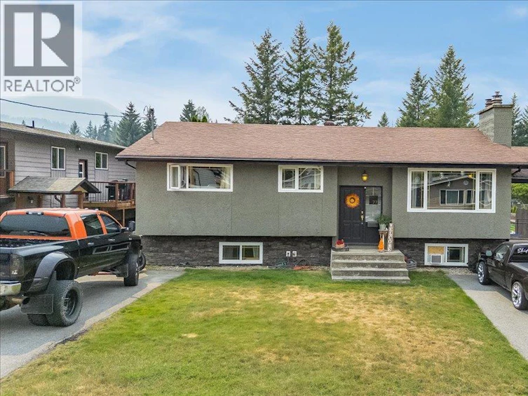77 Walnut Avenue, Fruitvale, BC, V0G 1L0