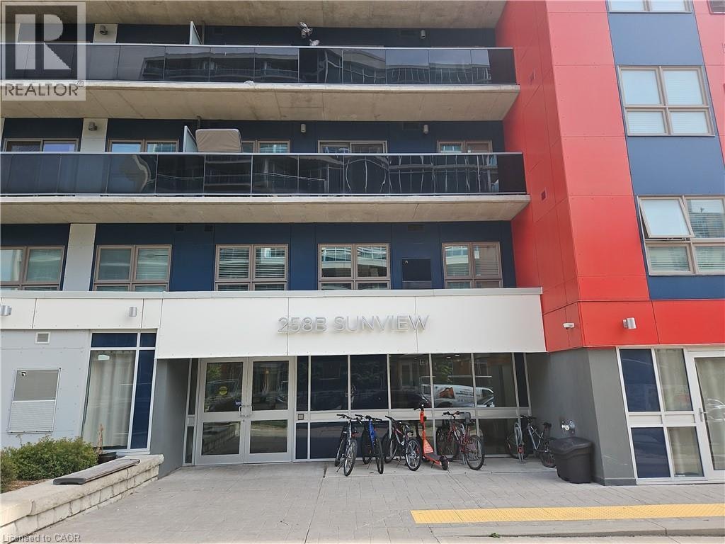 255-258B Sunview Street, Waterloo, ON, N2L 3V9 - 3