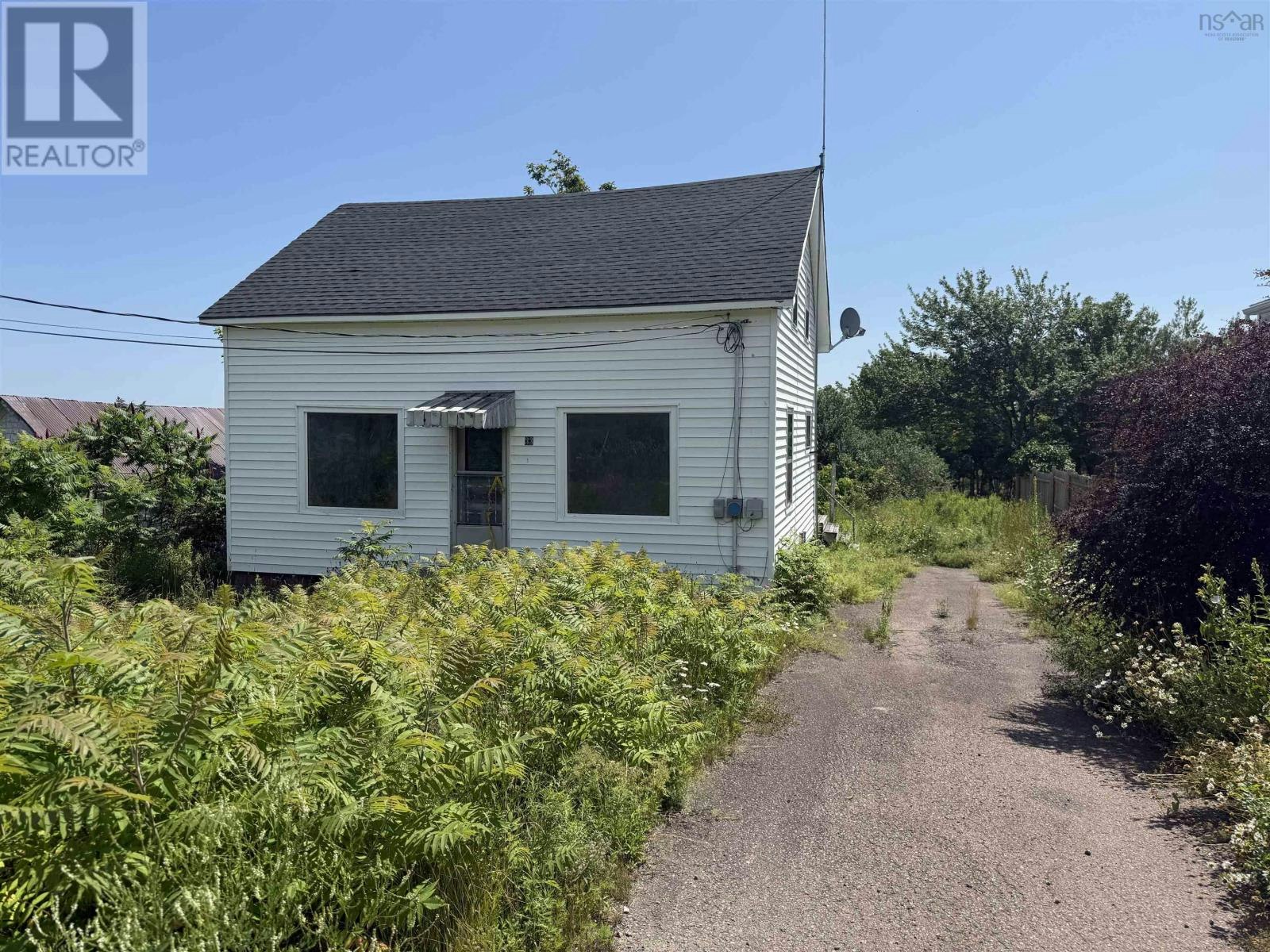 33 South Street, Springhill, NS, B0M 1X0