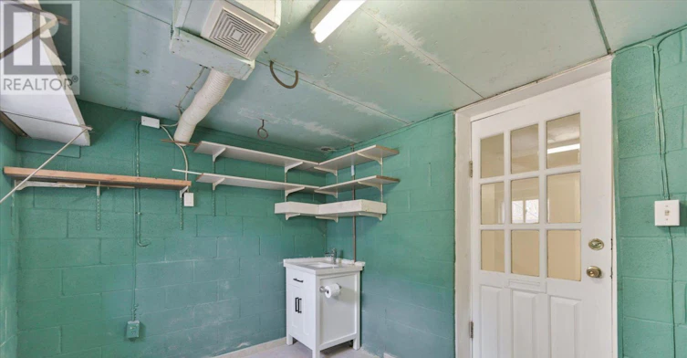 MAIN & BSMT-13 Silver Avenue, Toronto, ON, M6R 1X9 - 18