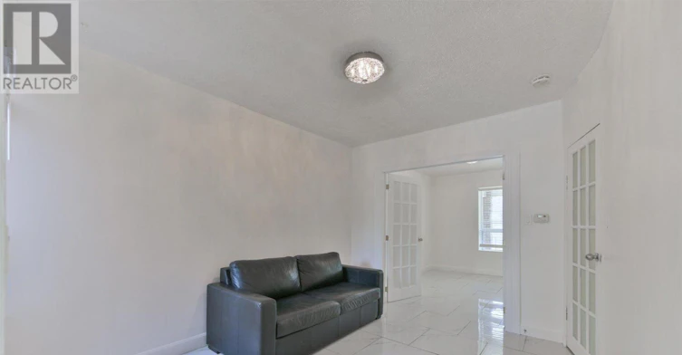 MAIN & BSMT-13 Silver Avenue, Toronto, ON, M6R 1X9 - 4
