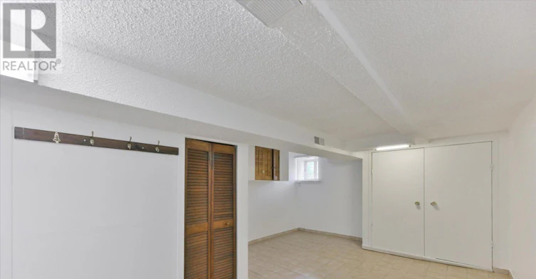 MAIN & BSMT-13 Silver Avenue, Toronto, ON, M6R 1X9 - 12