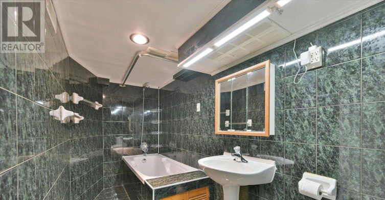 MAIN & BSMT-13 Silver Avenue, Toronto, ON, M6R 1X9 - 16