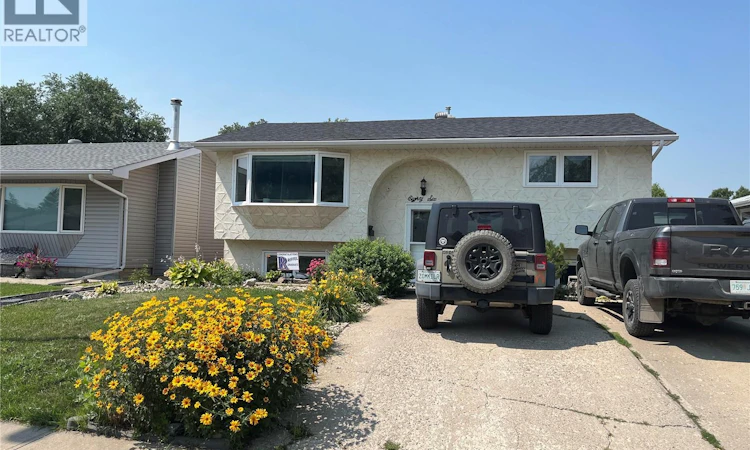 86 Straub Crescent
