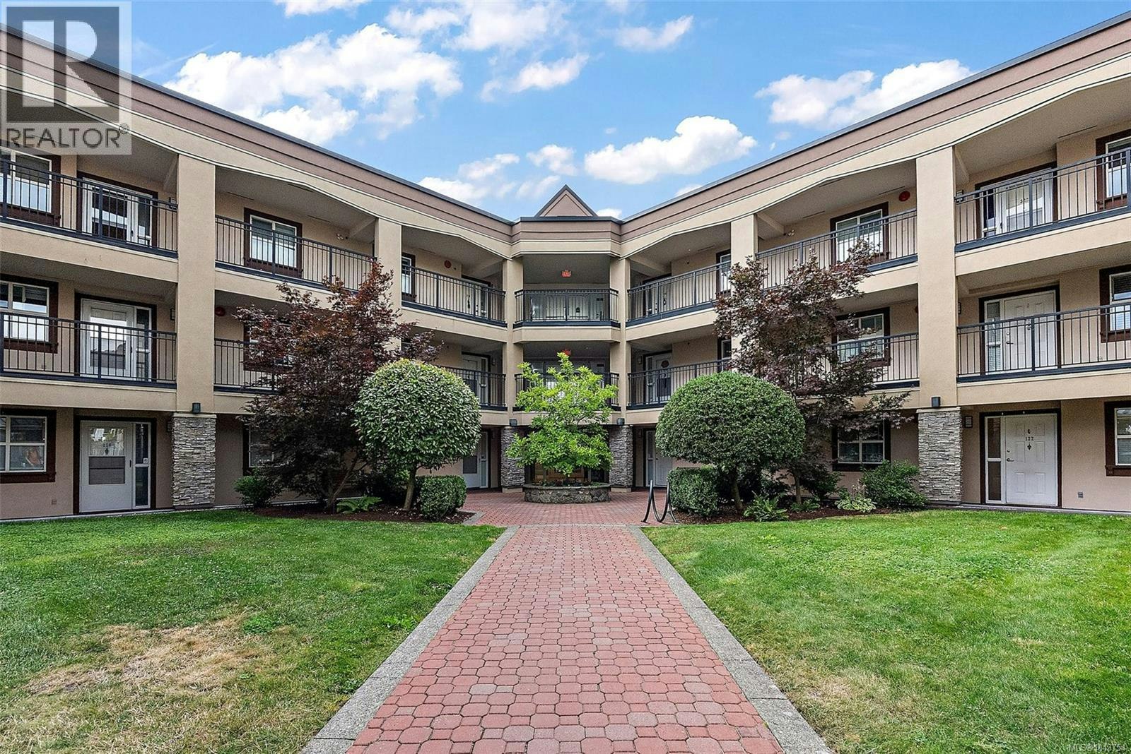 212-3969 Shelbourne Street, Saanich, BC, V8N 6J5