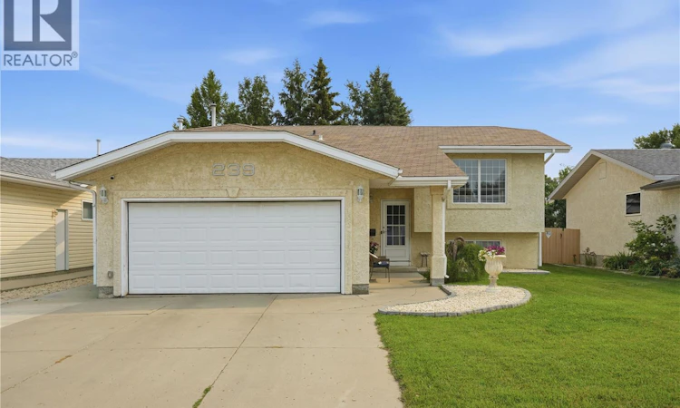 239 Manning Crescent