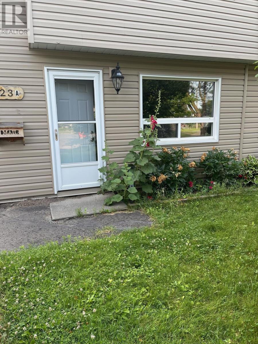 323A Wentworth Crescent, Thunder Bay, ON, P7A 7S7