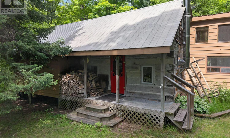 32 Shady Maple Trail
