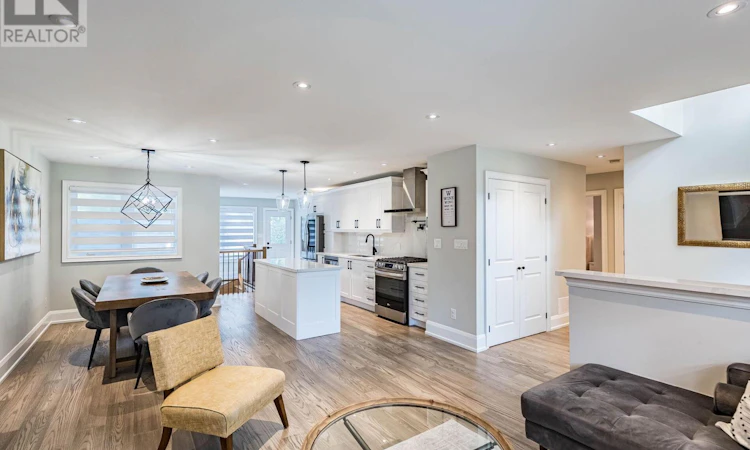 16 Lesbury Avenue