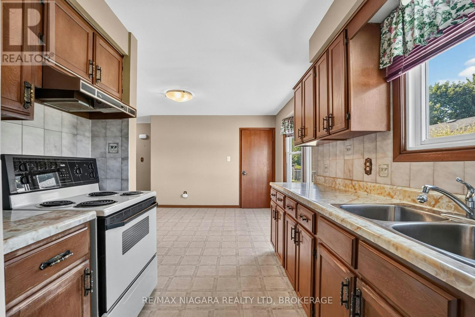 5777 Sunnylea Crescent, Niagara Falls, ON, L2G 2S1 - 10