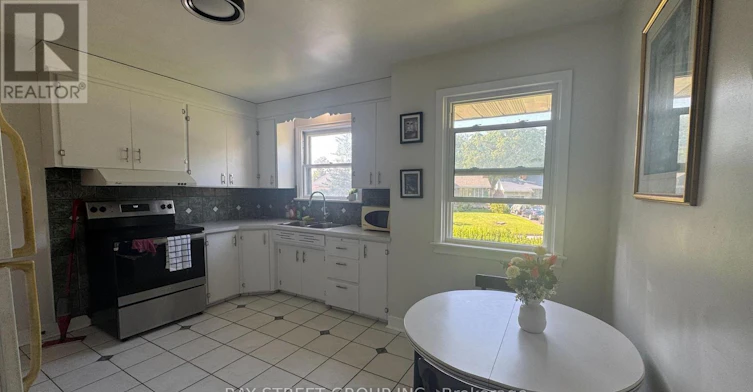 14 Macbeth Boulevard, St. Catharines, ON, L2T 2M2 - 9