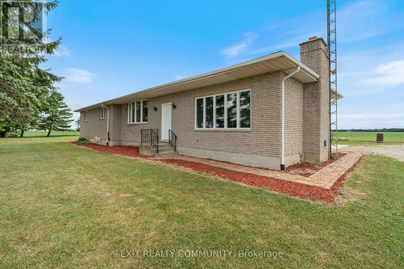 30035 Hale School Road, Chatham-Kent, ON, N0P 1K0