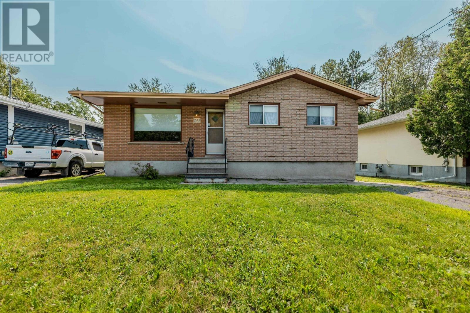 283 Carl Avenue E, Thunder Bay, ON, P7B 4Z6