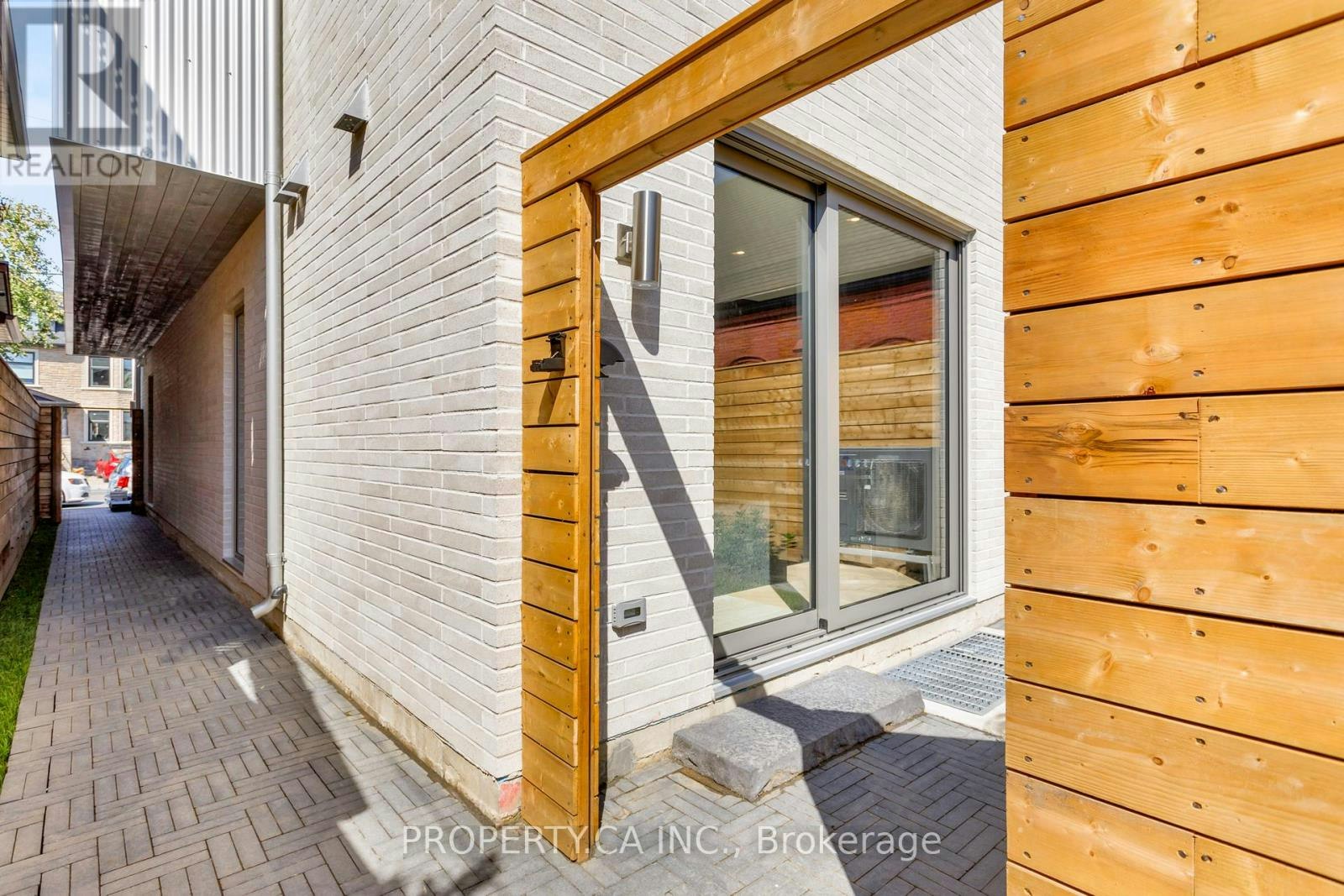 4-301 Keele Street, Toronto, ON, M6P 2K5 - 3