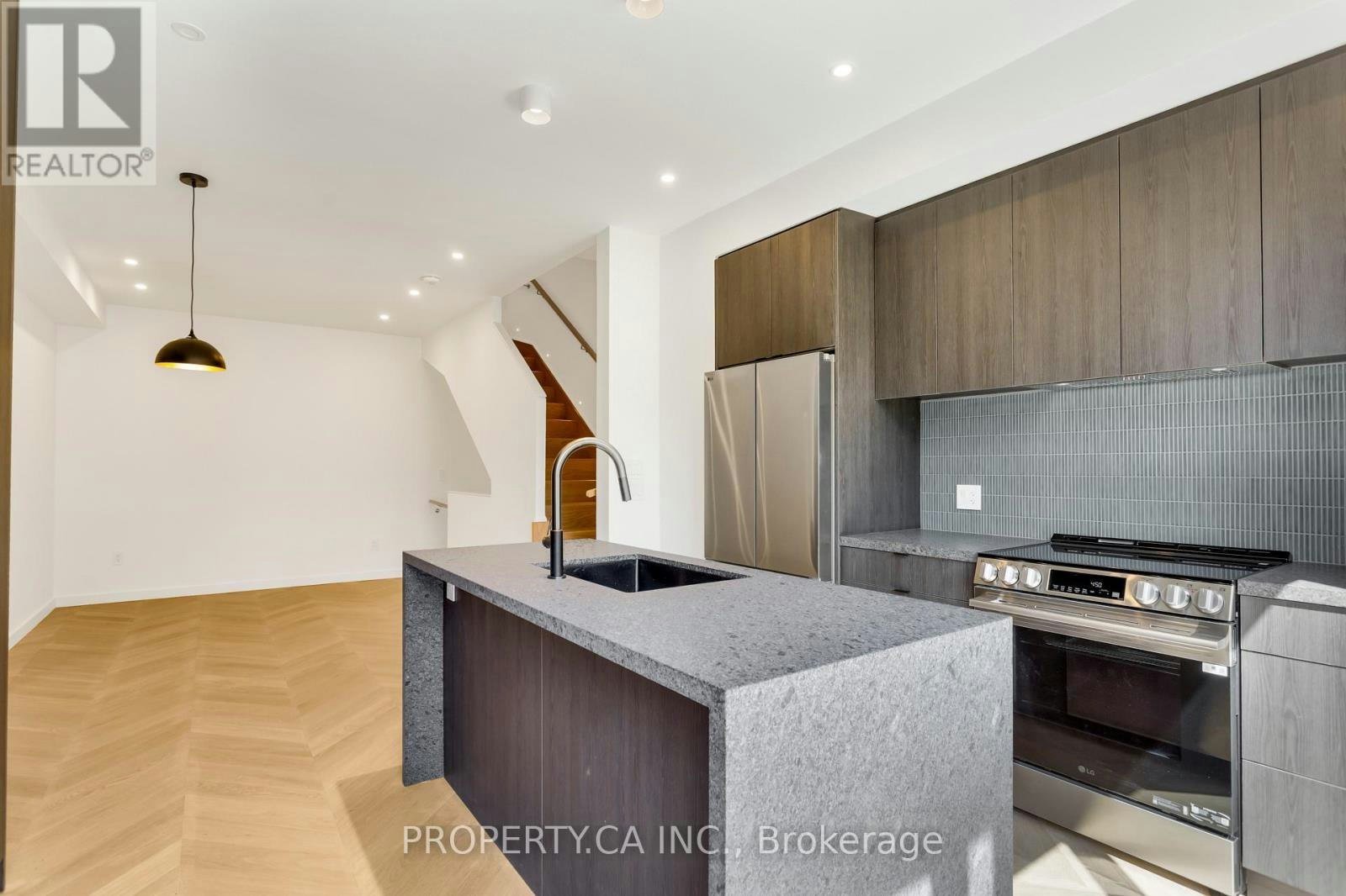 4-301 Keele Street, Toronto, ON, M6P 2K5 - 8