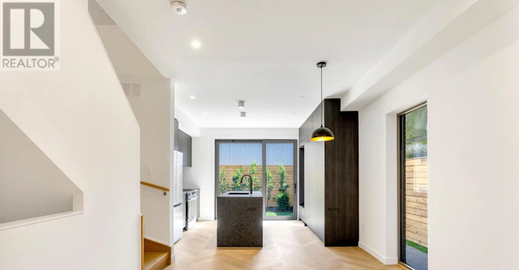 4-301 Keele Street, Toronto, ON, M6P 2K5 - 7