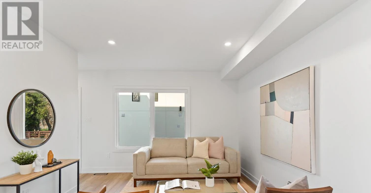 1-15 Acorn Avenue, Toronto, ON, M9B 3P7 - 2