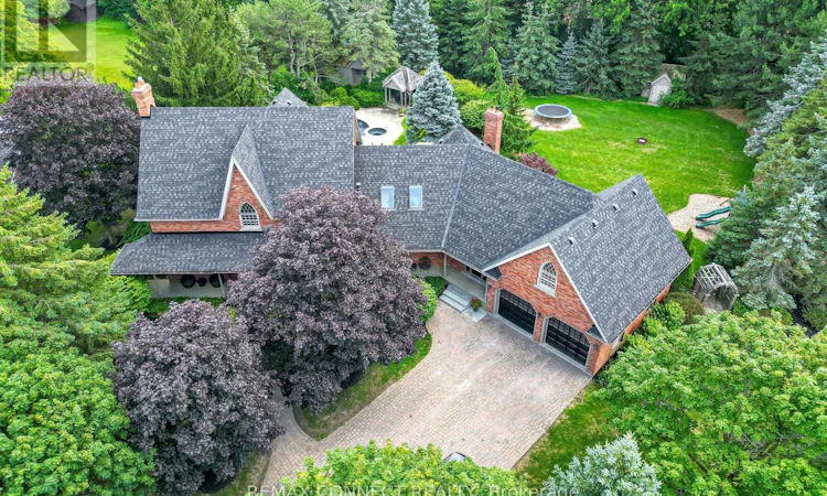 255 Loretta Crescent