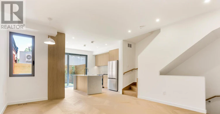 2-301 Keele Street, Toronto, ON, M6P 2K5 - 2