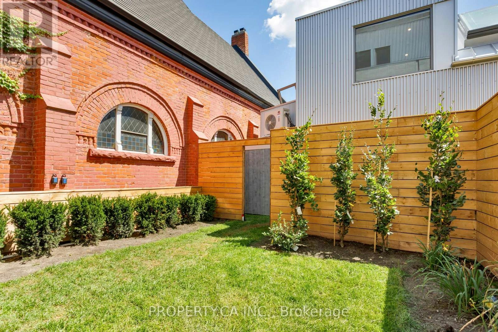 2-301 Keele Street, Toronto, ON, M6P 2K5 - 3
