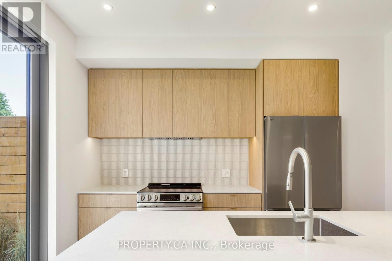 2-301 Keele Street, Toronto, ON, M6P 2K5 - 9