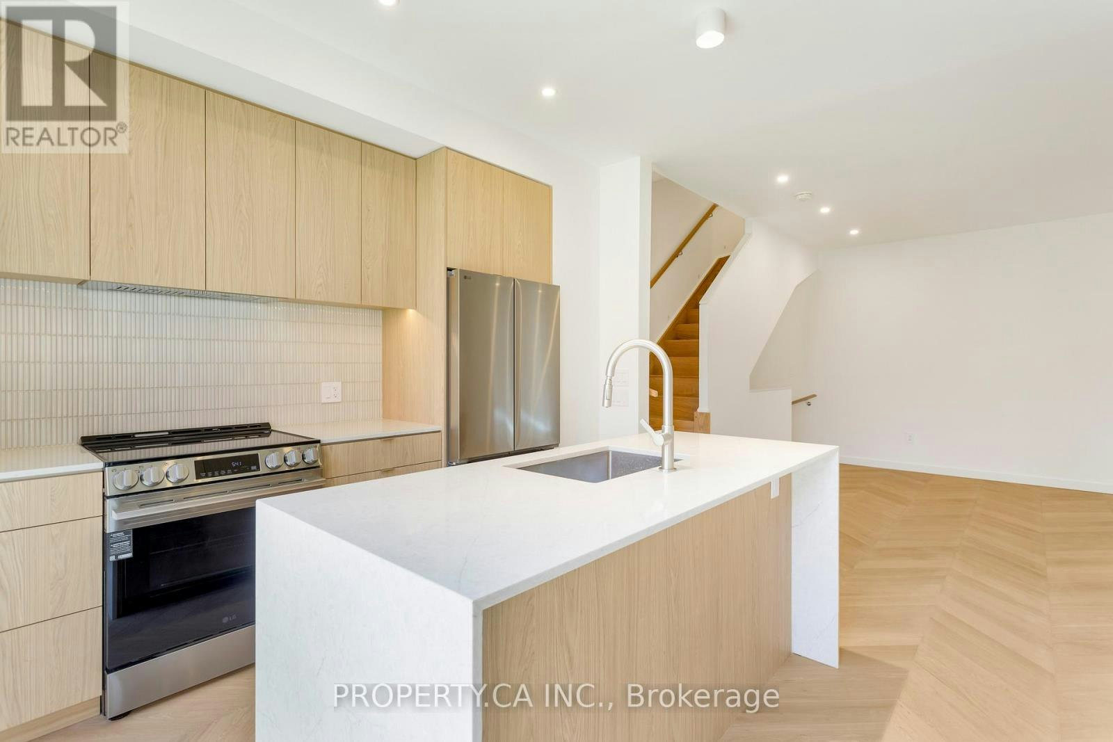 2-301 Keele Street, Toronto, ON, M6P 2K5 - 5