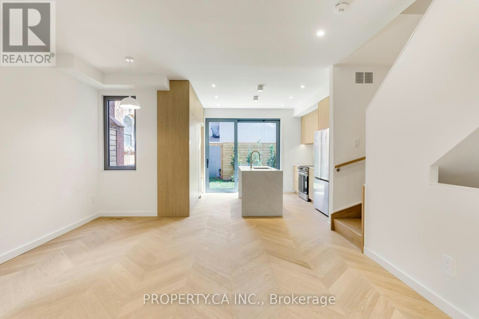 2-301 Keele Street, Toronto, ON, M6P 2K5 - 6