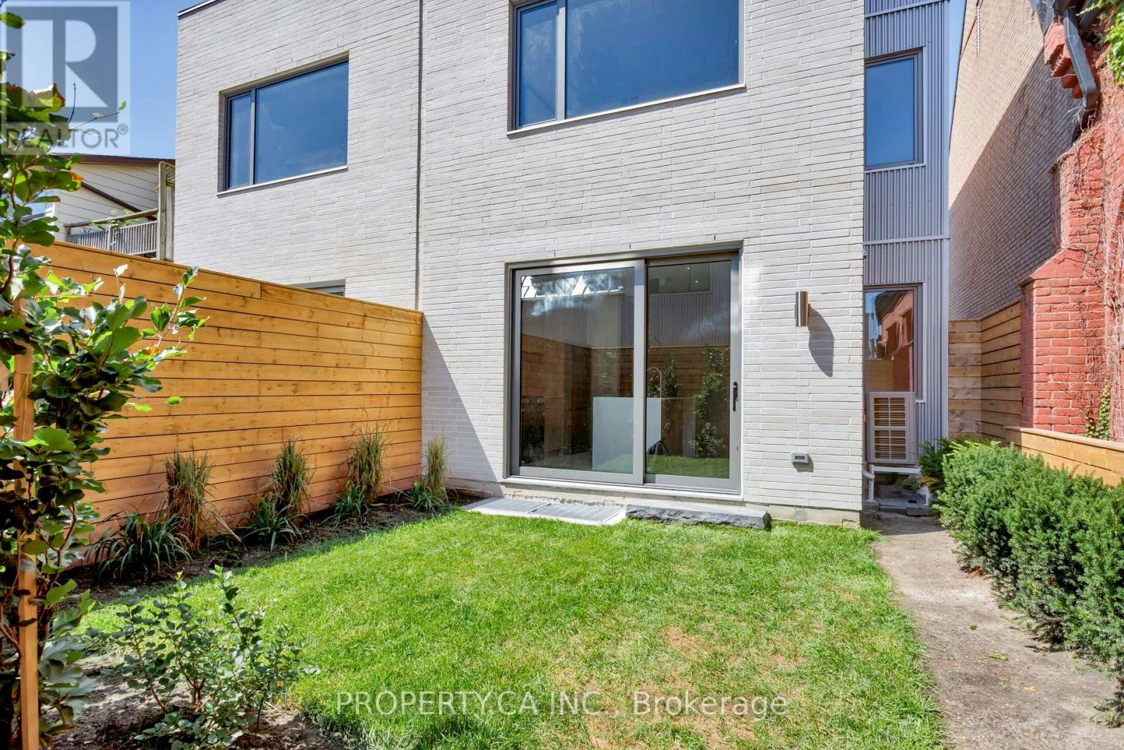 2-301 Keele Street, Toronto, ON, M6P 2K5 - 4