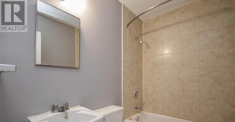 A-2428 Iris Street, Ottawa, ON, K2C 1C6 - 9
