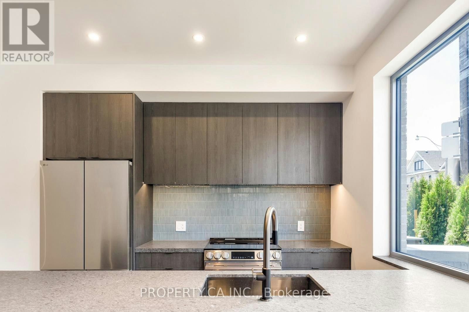1-301 Keele Street, Toronto, ON, M6P 2K5 - 8