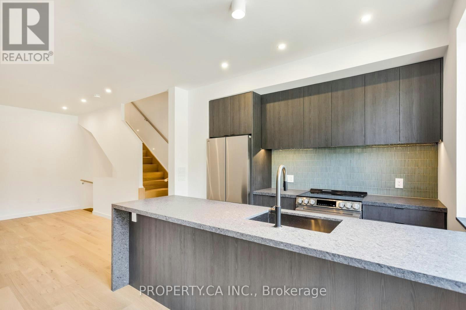 1-301 Keele Street, Toronto, ON, M6P 2K5 - 4