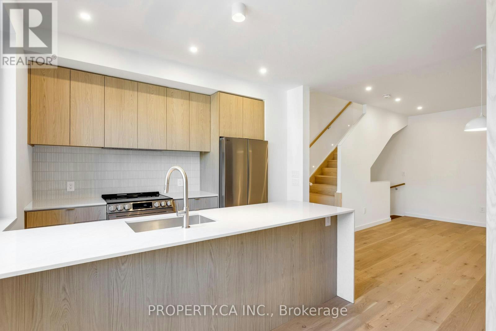 3-301 Keele Street, Toronto, ON, M6P 2K5 - 4