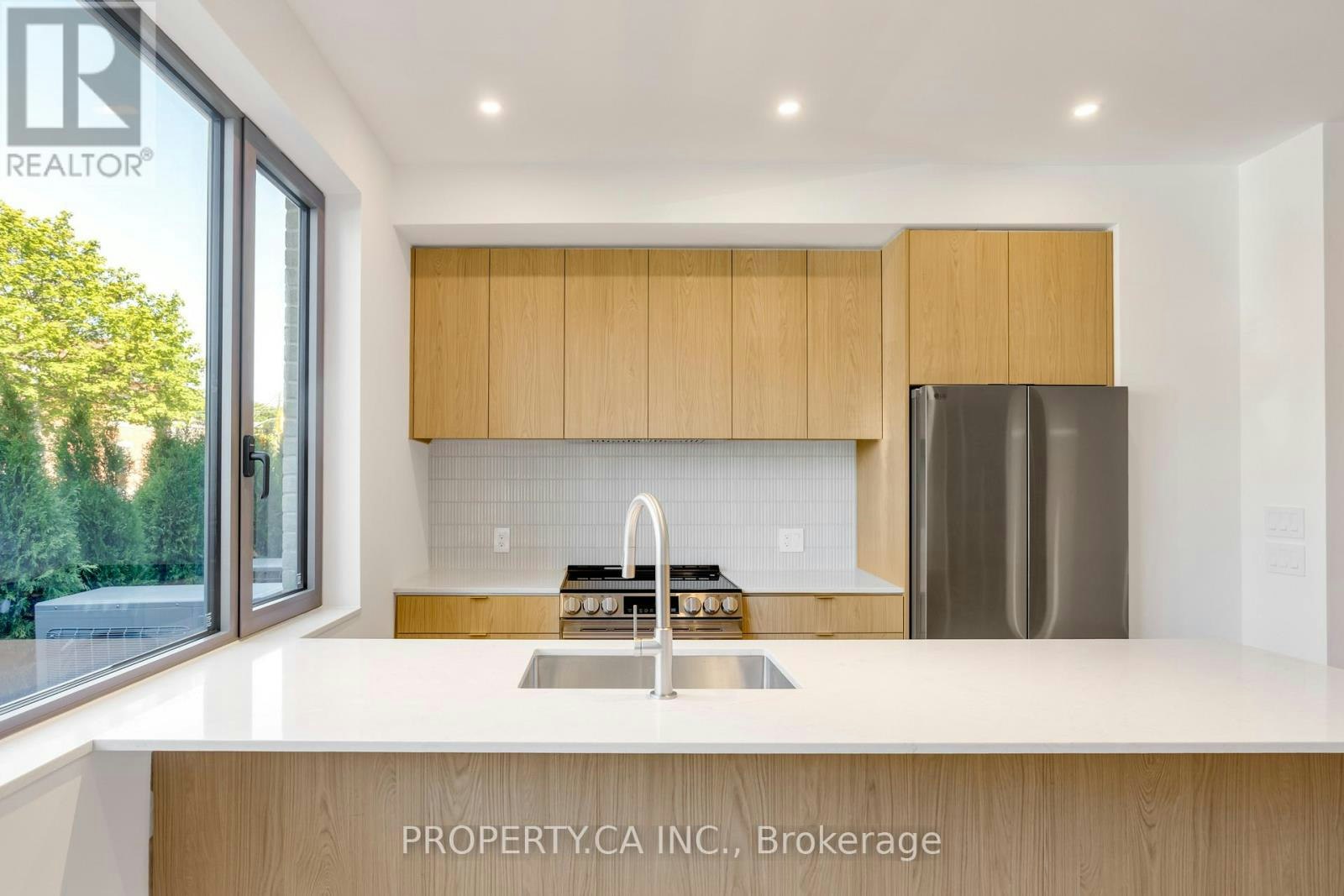 3-301 Keele Street, Toronto, ON, M6P 2K5 - 7