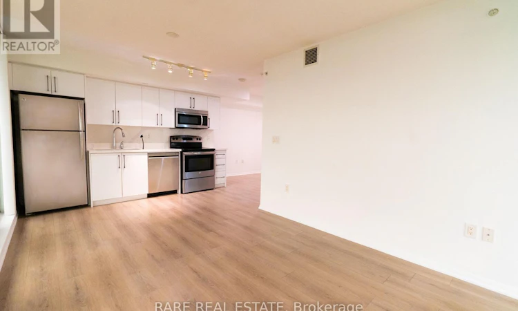 1007-830 Lawrence Avenue W