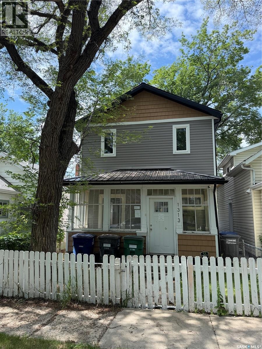 1313 G Avenue N, Saskatoon, SK, S7L 2A6