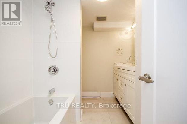 B-2430 Iris Street, Ottawa, ON, K2C 1C6 - 16
