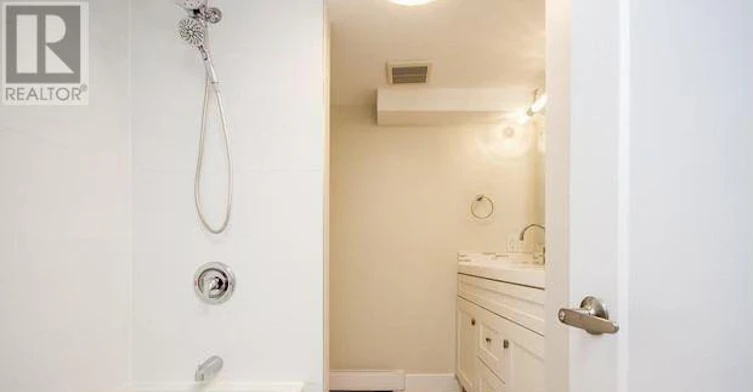 B-2430 Iris Street, Ottawa, ON, K2C 1C6 - 16